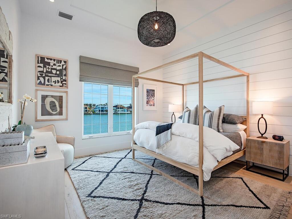 VENETIAN VILLAS - Residential