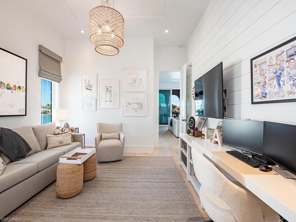 VENETIAN VILLAS - Residential