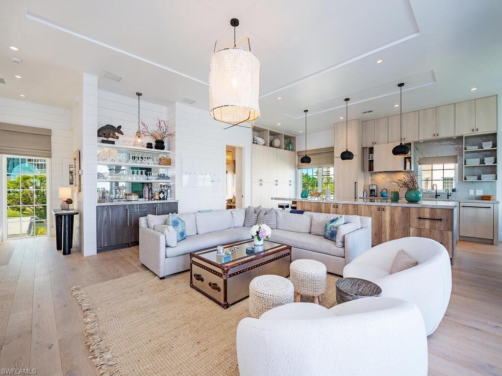 VENETIAN VILLAS - Residential