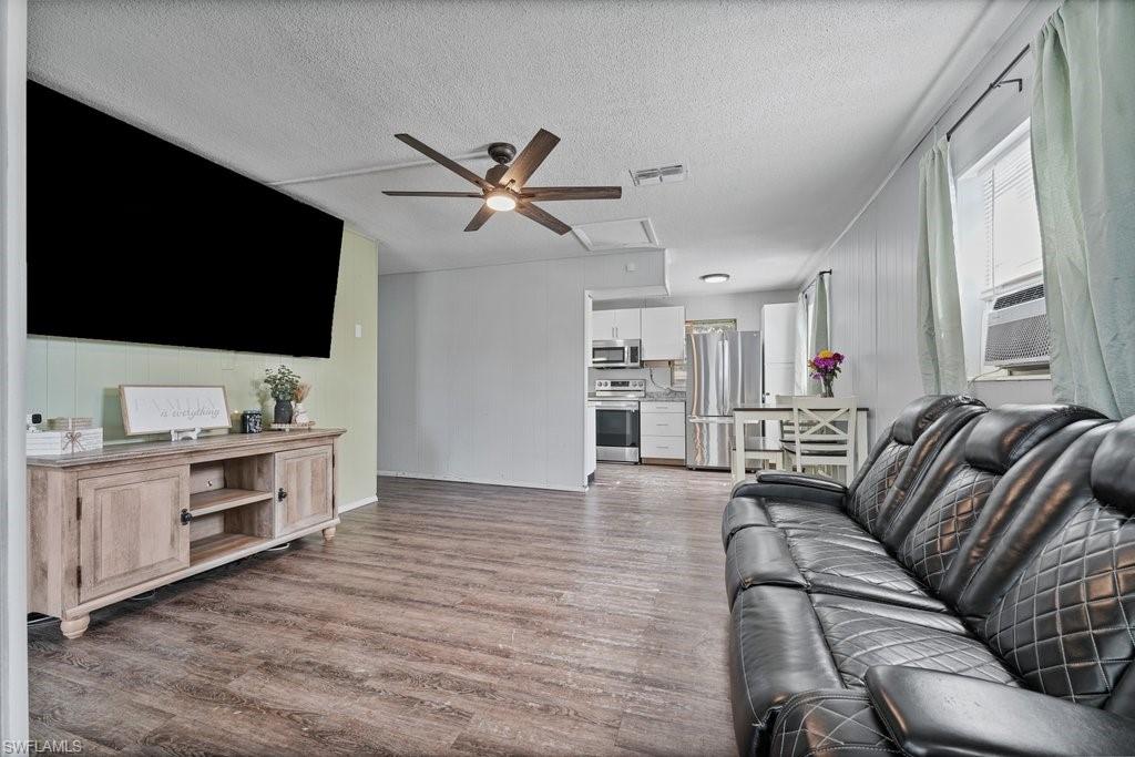 TROPIC ISLES - Residential