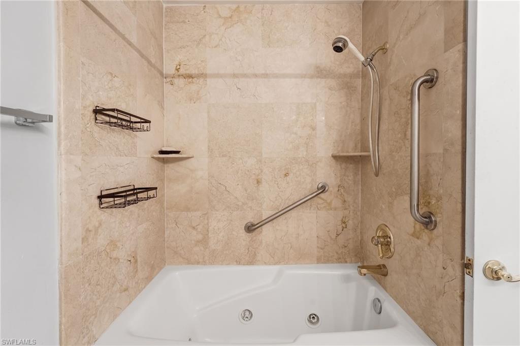 FOXMOOR LAKES - Residential