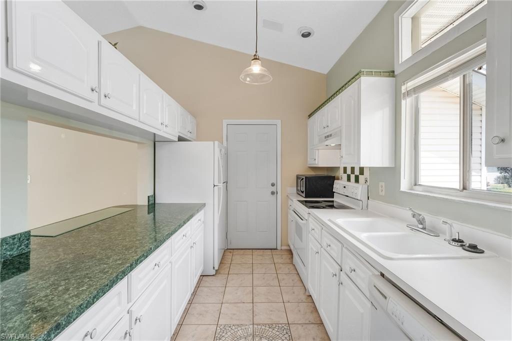 FOXMOOR LAKES - Residential