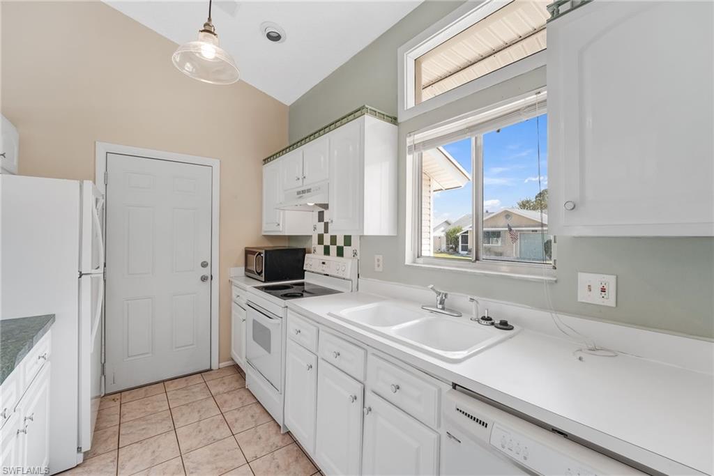 FOXMOOR LAKES - Residential