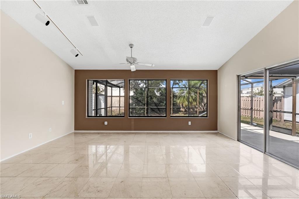 FOXMOOR LAKES - Residential