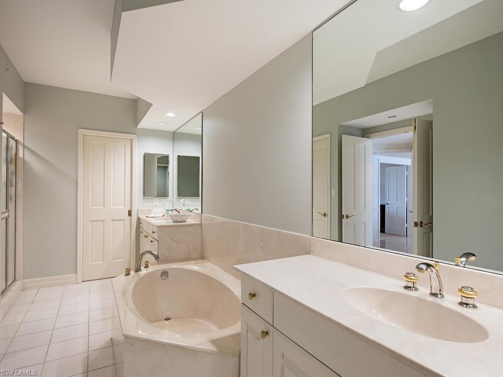 CARLYSLE AT BAY COLONY - Residential