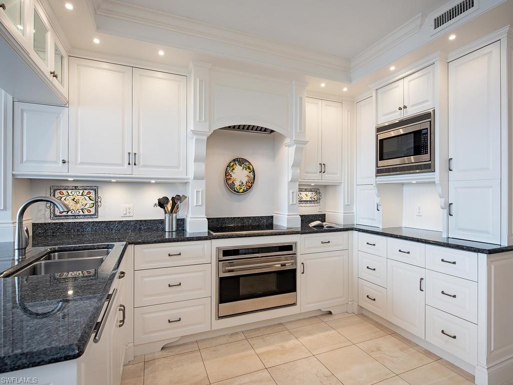 CARLYSLE AT BAY COLONY - Residential