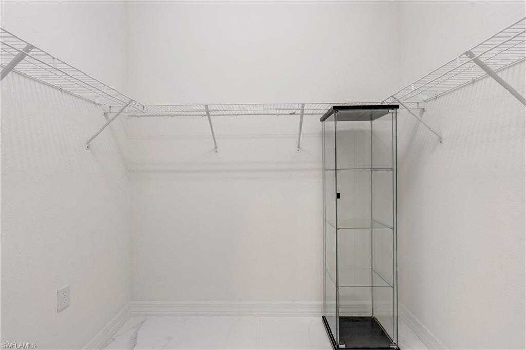 MARINA BAY - Residential Lease