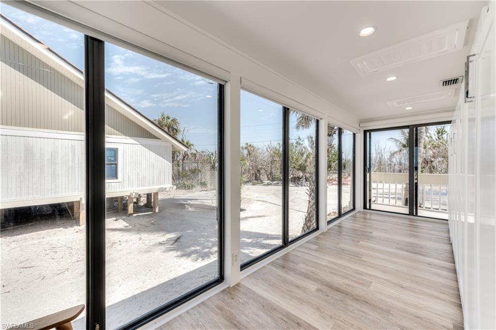 BEACH HOMES - Residential