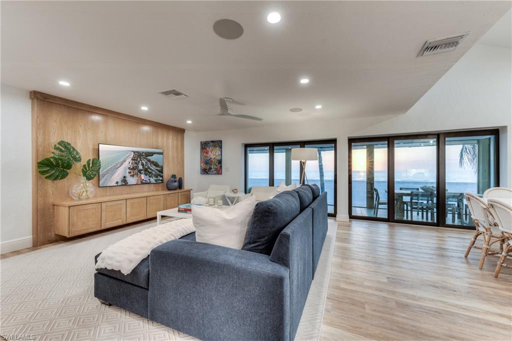 BEACH HOMES - Residential