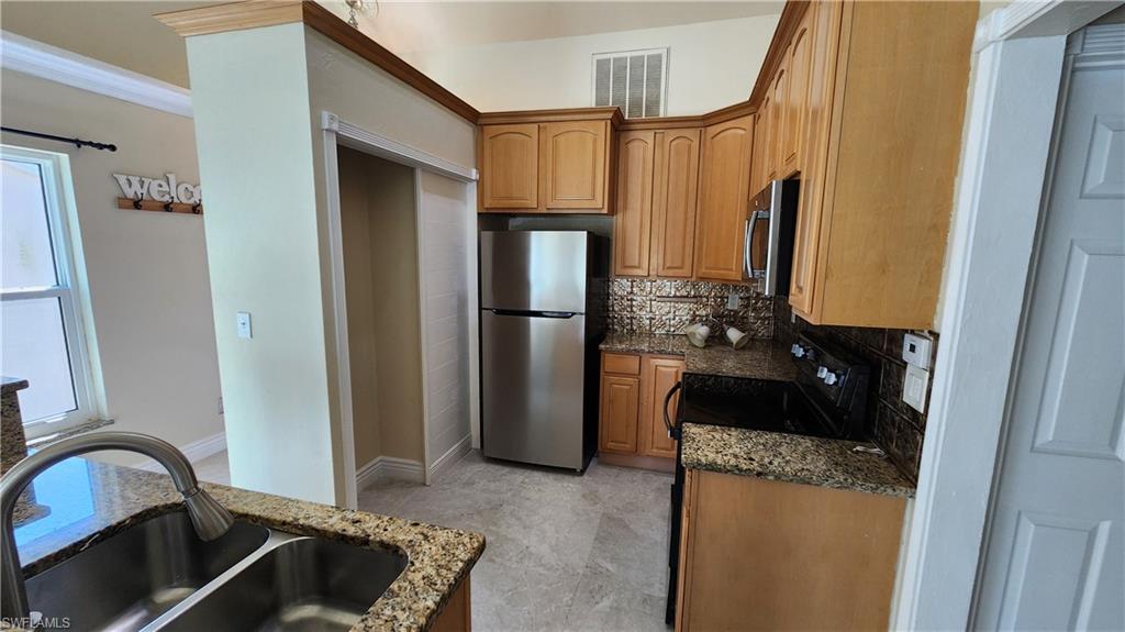 ISLAND PARK WOODS - Residential Lease