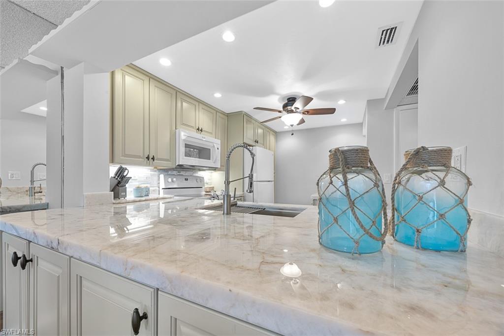 FOREST LAKES - Residential Lease