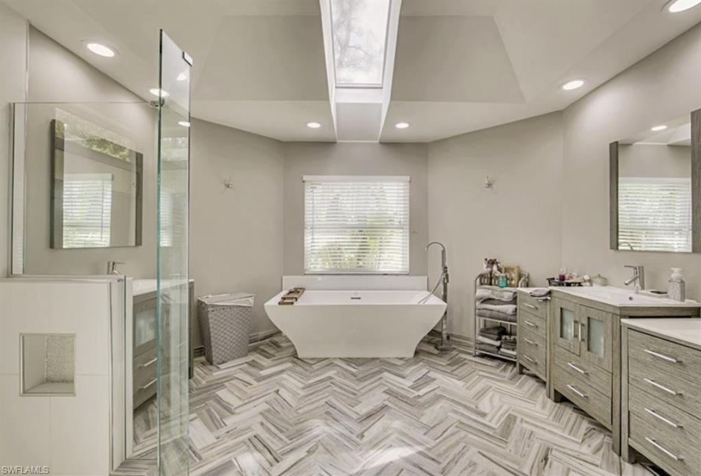 SAN CARLOS ESTATES - Residential