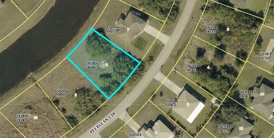 Great location in the desirable area of Lehigh Acres. This property is situated in an area with rapid growth and a lot of new construction. Build your dream home or invest in this great piece of property! Close to Lee Blvd. and close to restaurants, schools, and shopping. Fast and easy access to state road 82. This lot is very clean. Seller have more lots available in this area.
Excelente ubicación en el deseable área suroeste de Lehigh Acres. Esta propiedad está situada en una zona con un crecimiento rápido y mucha construcción nueva. ¡Construya su casa soñada o invierta en esta excelente parcela de terreno! Cerca de Lee Blvd. y de restaurantes, escuelas y tiendas. Acceso rápido y fácil a la carretera estatal 82. Este lote está muy limpio. El vendedor tiene más lotes disponibles