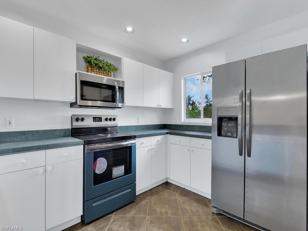 SAN CARLOS PARK - Residential