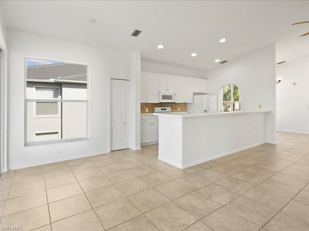 COLONIAL LINKS - Residential