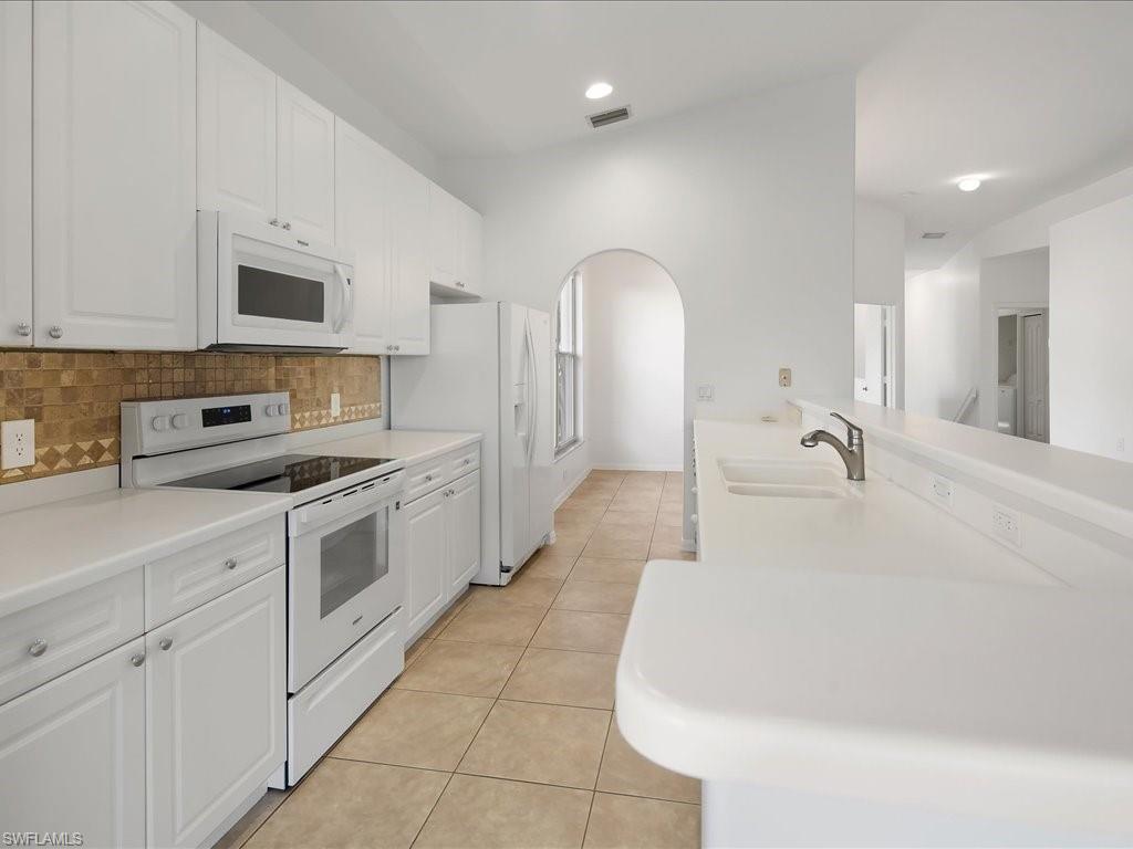 COLONIAL LINKS - Residential