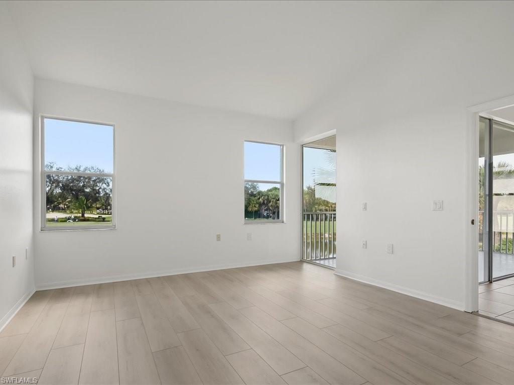 COLONIAL LINKS - Residential