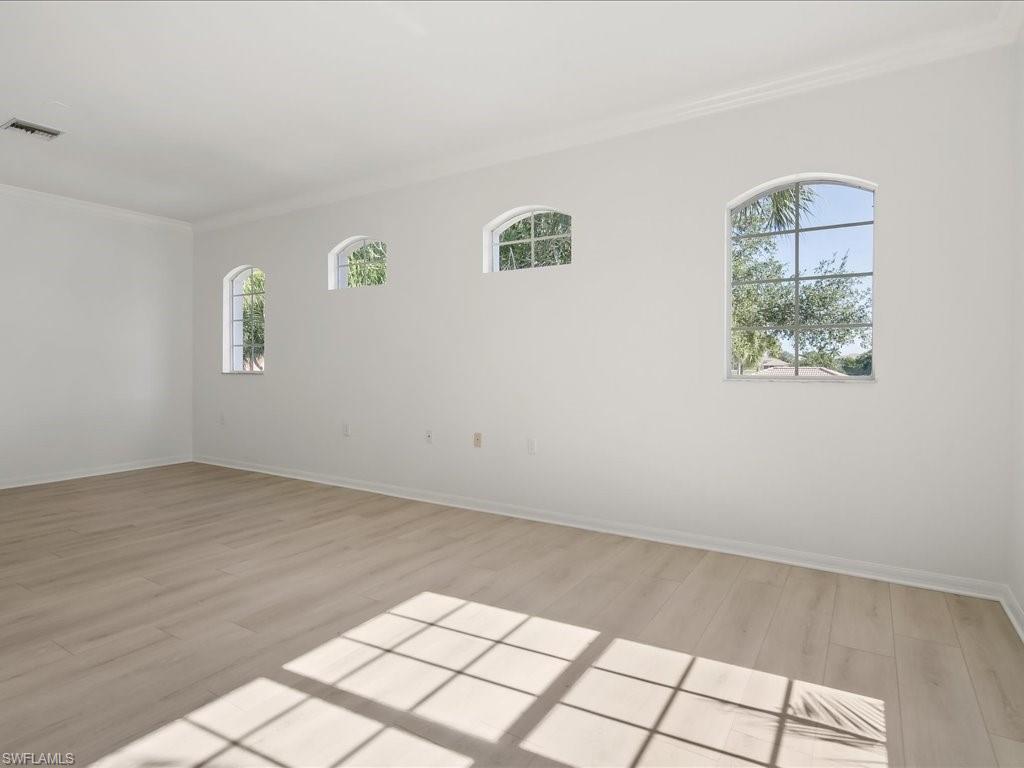 COLONIAL LINKS - Residential