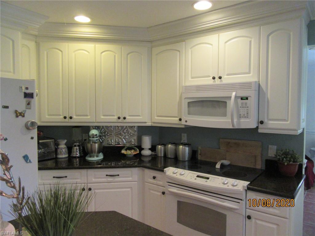 SAN CARLOS PARK - Residential