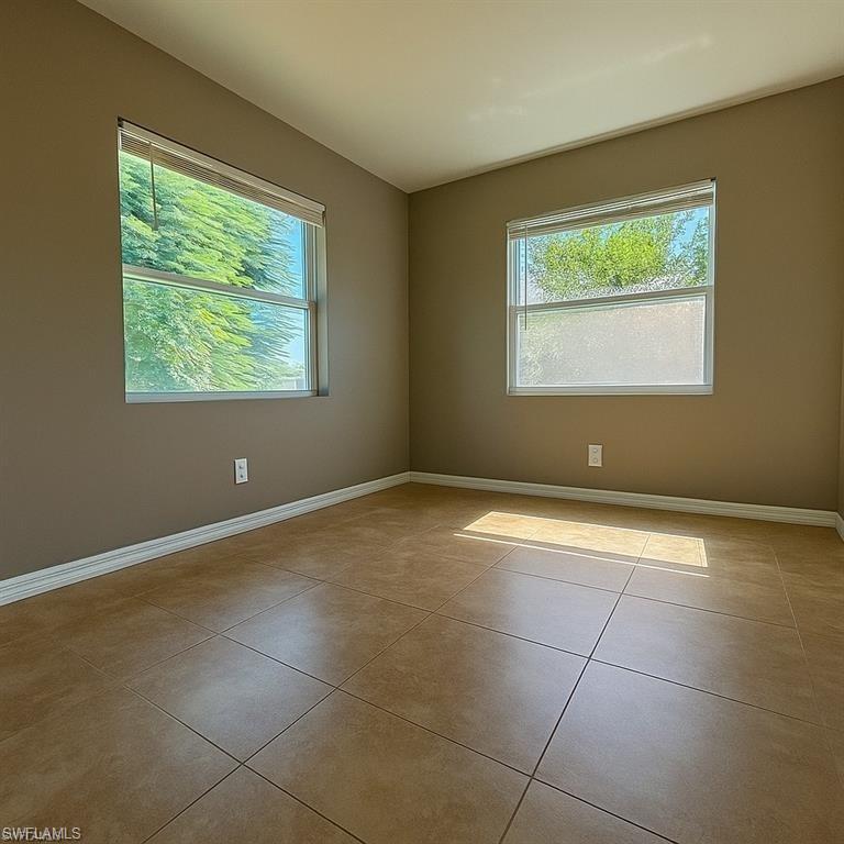 5440 / 5444 11th AVE