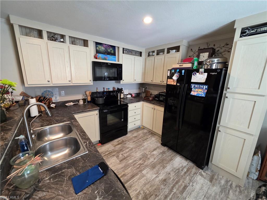 SUNCOAST ESTATE - Residential