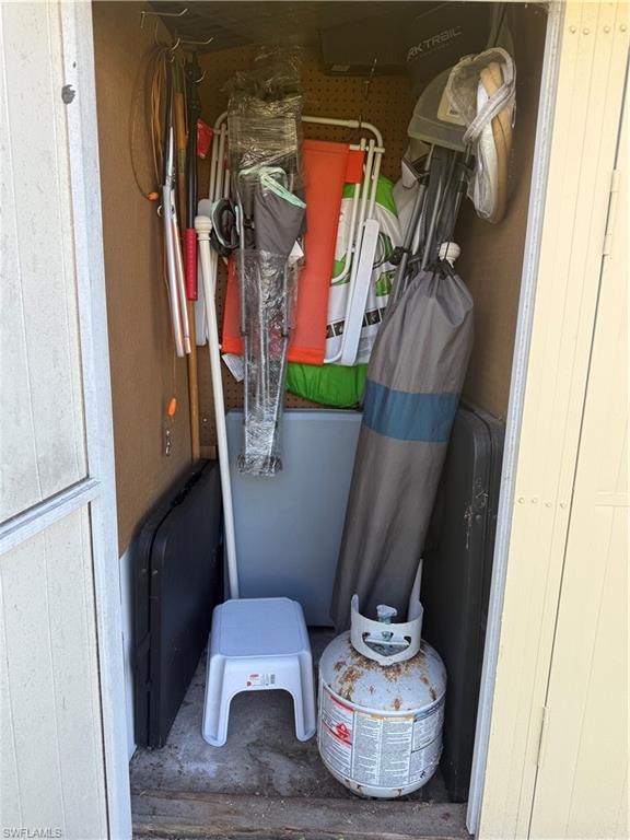 GLADES COUNTRY CLUB - Residential