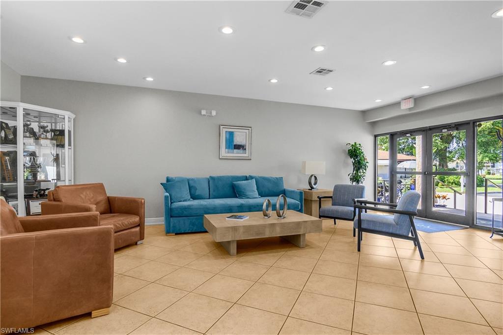 GLADES COUNTRY CLUB - Residential