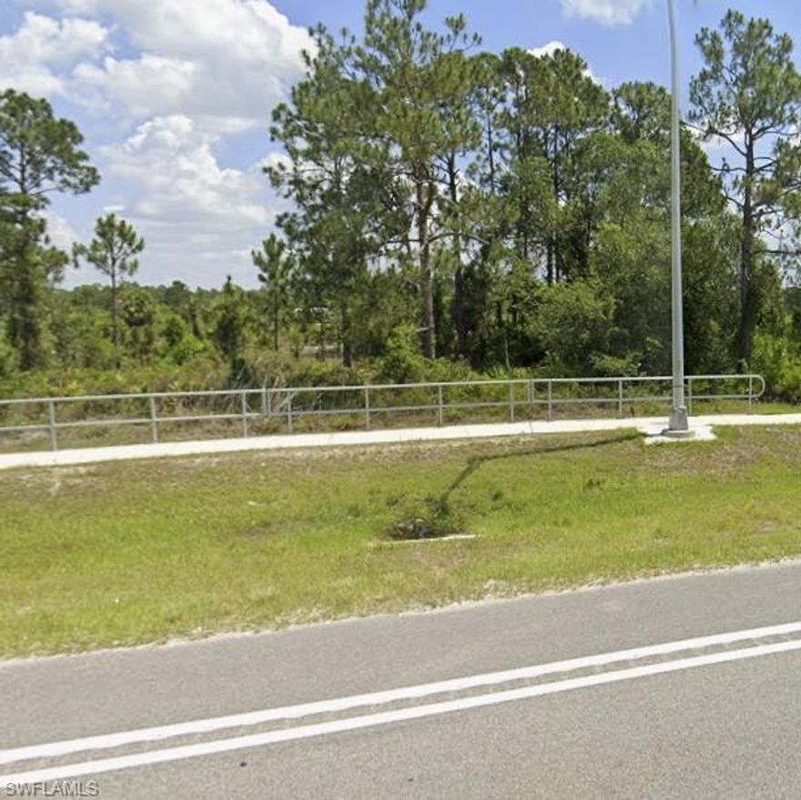 Excellent 9,868 sq ft commercial lot for lease, located directly on busy Hwy 82 with high visibility and heavy traffic—ideal for a food truck or various permitted commercial uses. Situated in an active commercial zone that allows multiple business types. The lot will be cleaned and ready for use by Thursday, October 23. Don’t miss this great opportunity to establish your business in a prime location.