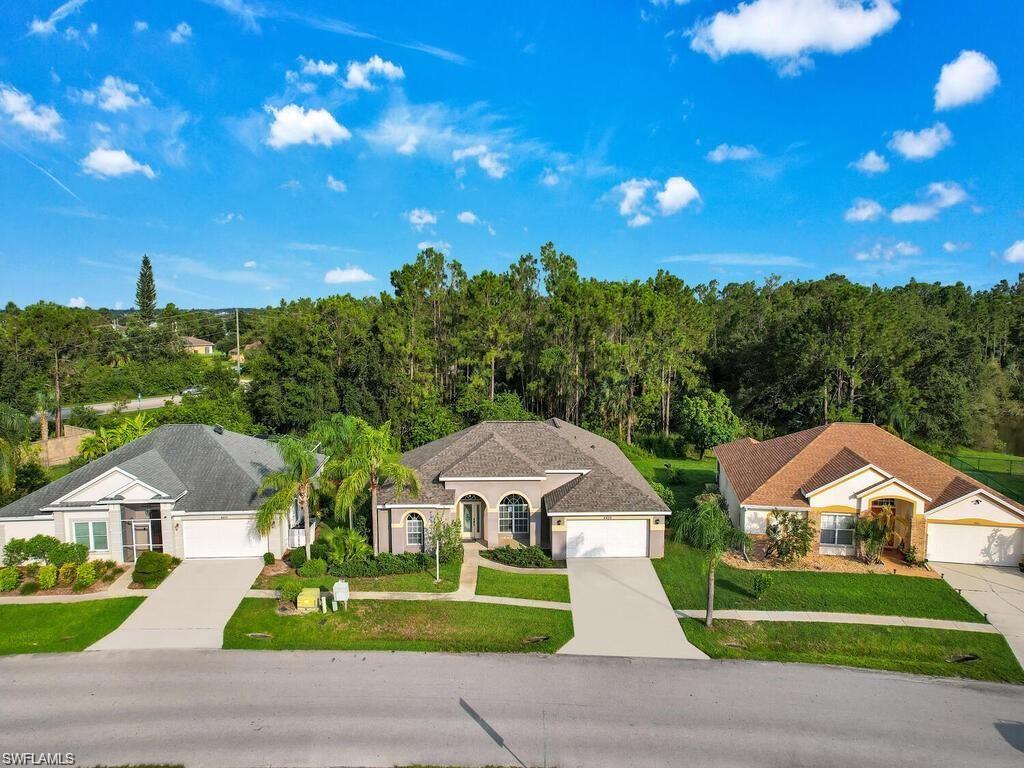 VARSITY LAKES - Residential