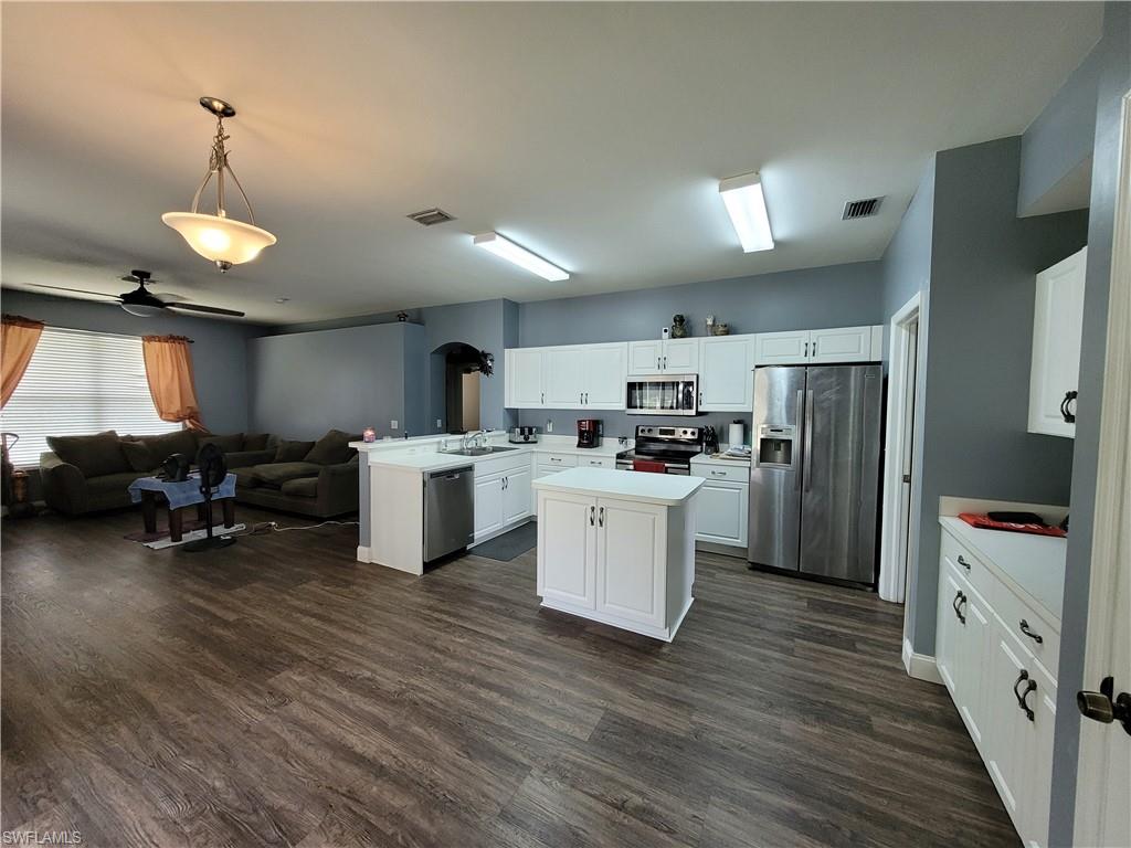 VARSITY LAKES - Residential