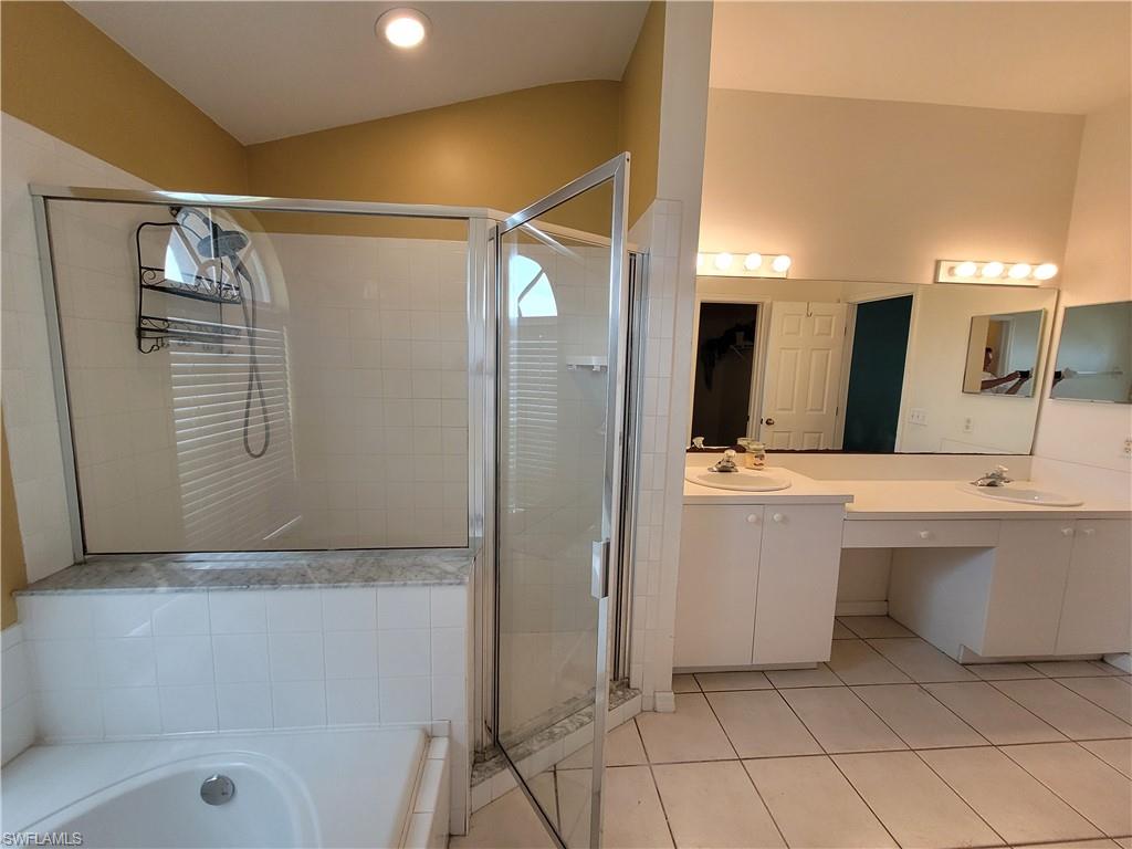 VARSITY LAKES - Residential