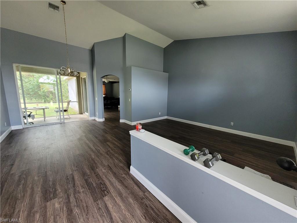 VARSITY LAKES - Residential