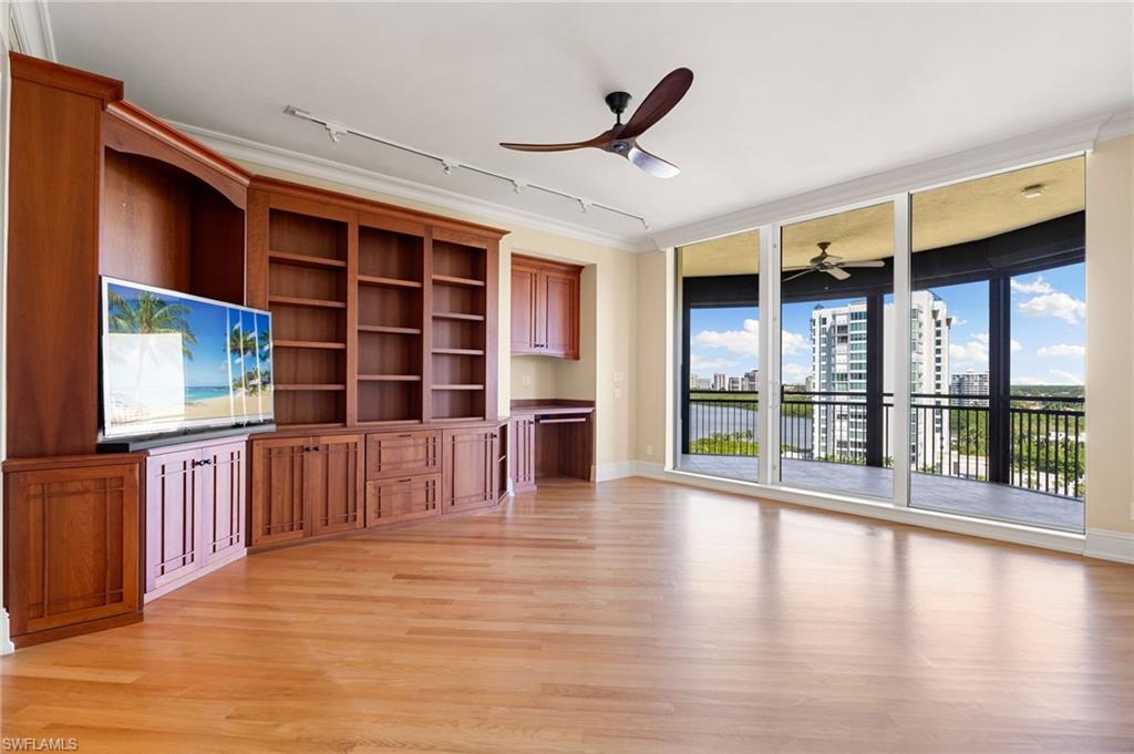 SEASONS AT NAPLES CAY - Residential