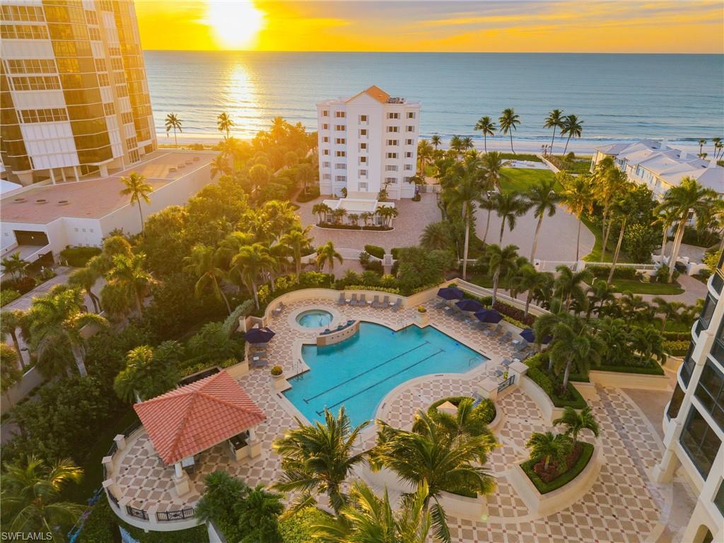 SEASONS AT NAPLES CAY - Residential