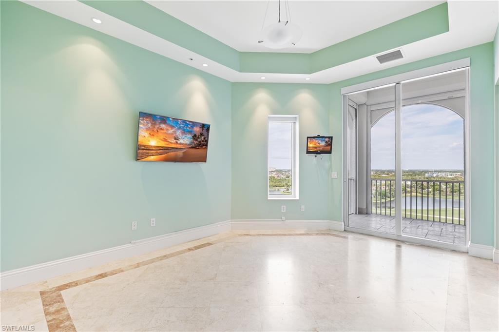 THE PARAMOUNT - Residential