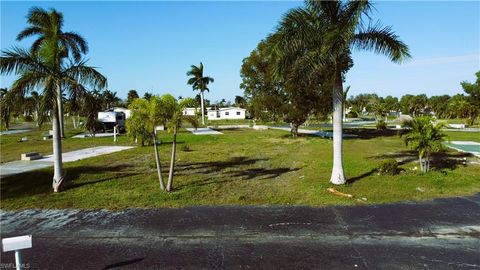 Manufactured Home in FORT MYERS FL 34 Dogwood WAY.jpg