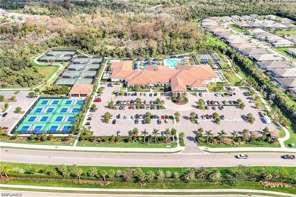 VALENCIA TRAILS - Residential