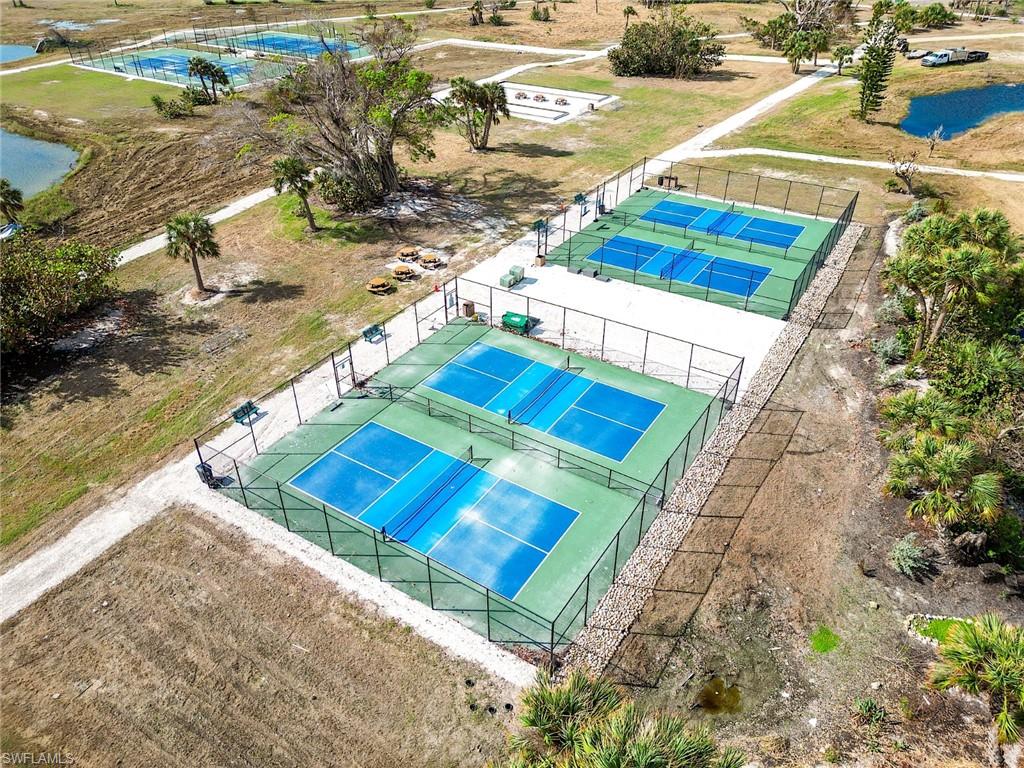 ROYAL PELICAN TOWNHOUSE - Residential