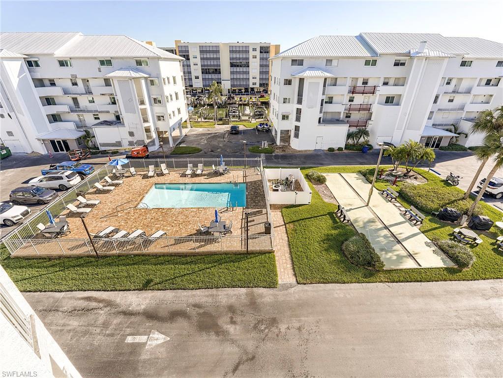 ROYAL PELICAN TOWNHOUSE - Residential