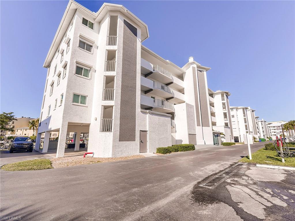 ROYAL PELICAN TOWNHOUSE - Residential