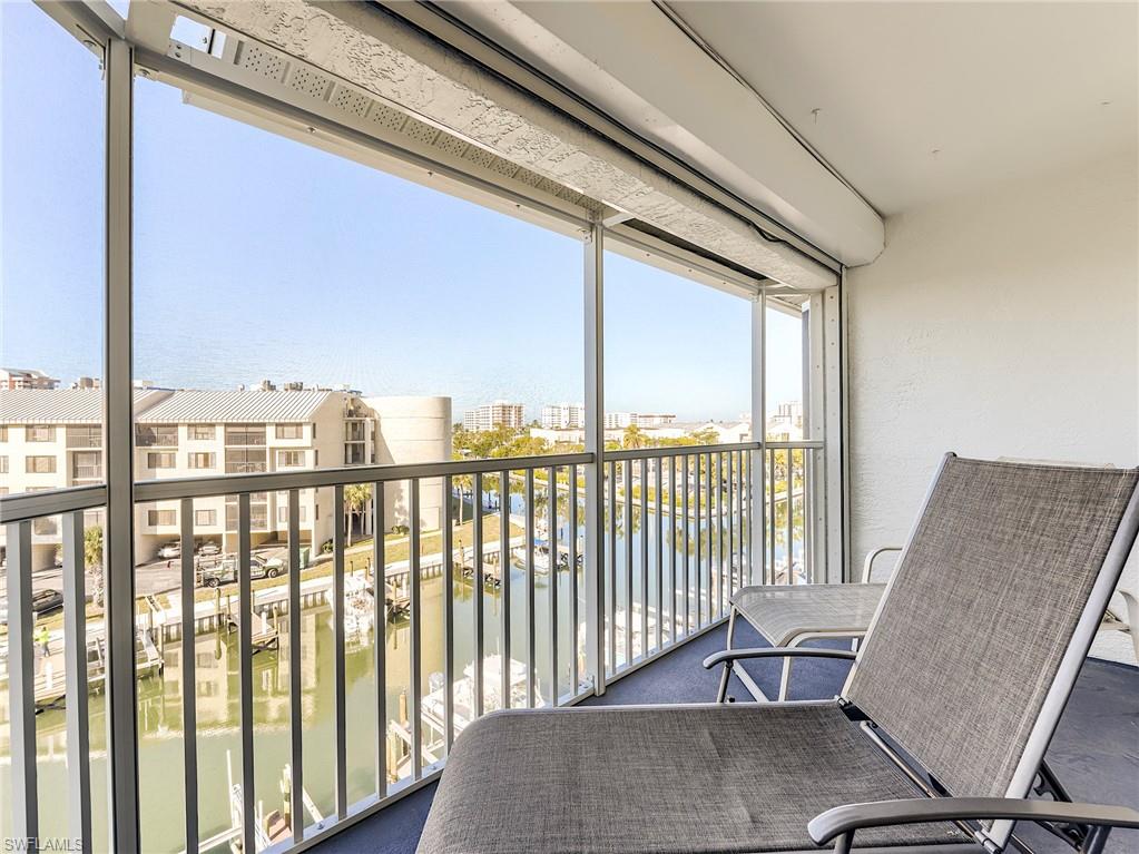 ROYAL PELICAN TOWNHOUSE - Residential