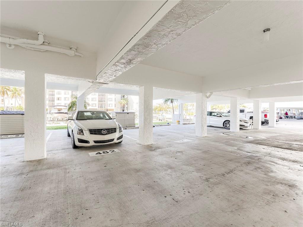 ROYAL PELICAN TOWNHOUSE - Residential