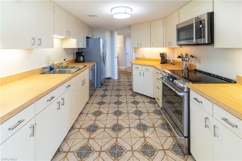 MERIDIAN CLUB - Residential Lease