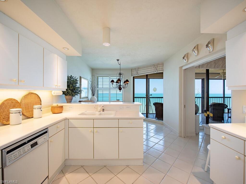 CARLYSLE AT BAY COLONY - Residential