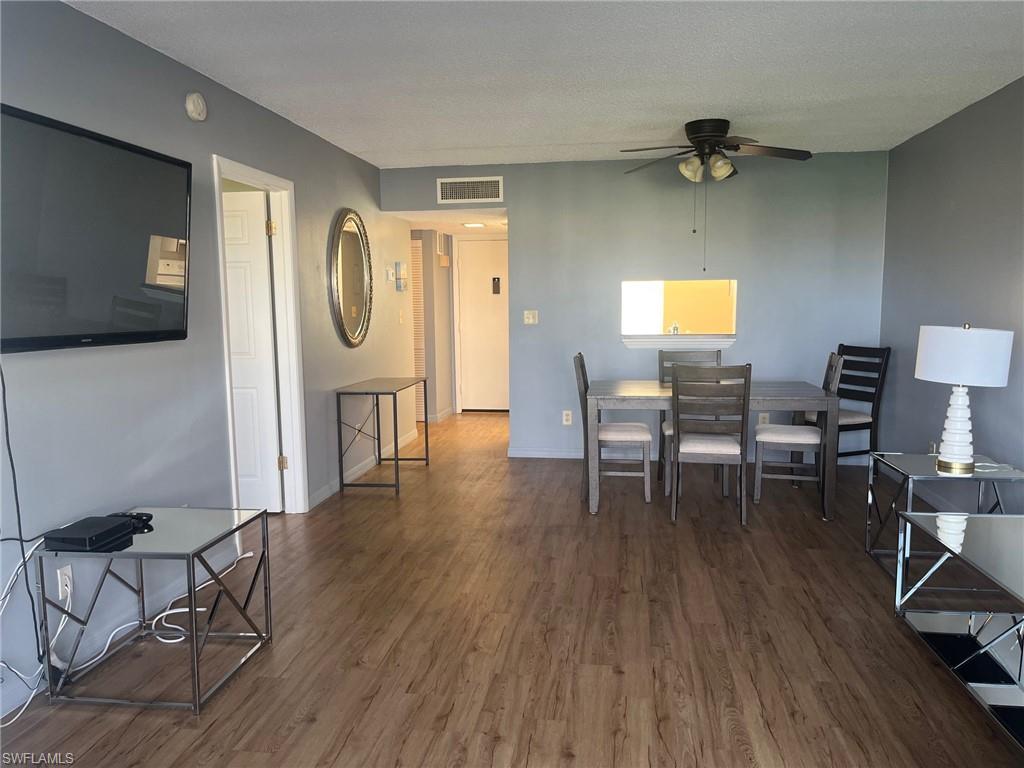 SEVEN LAKES - Residential