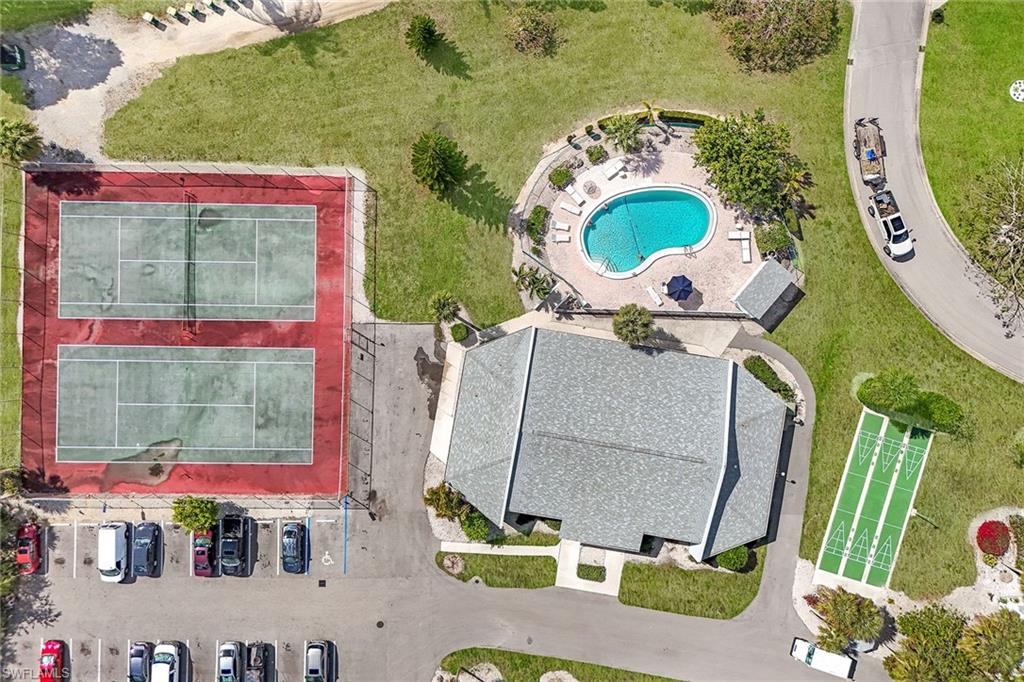 FOUR FOUNTAINS - Residential