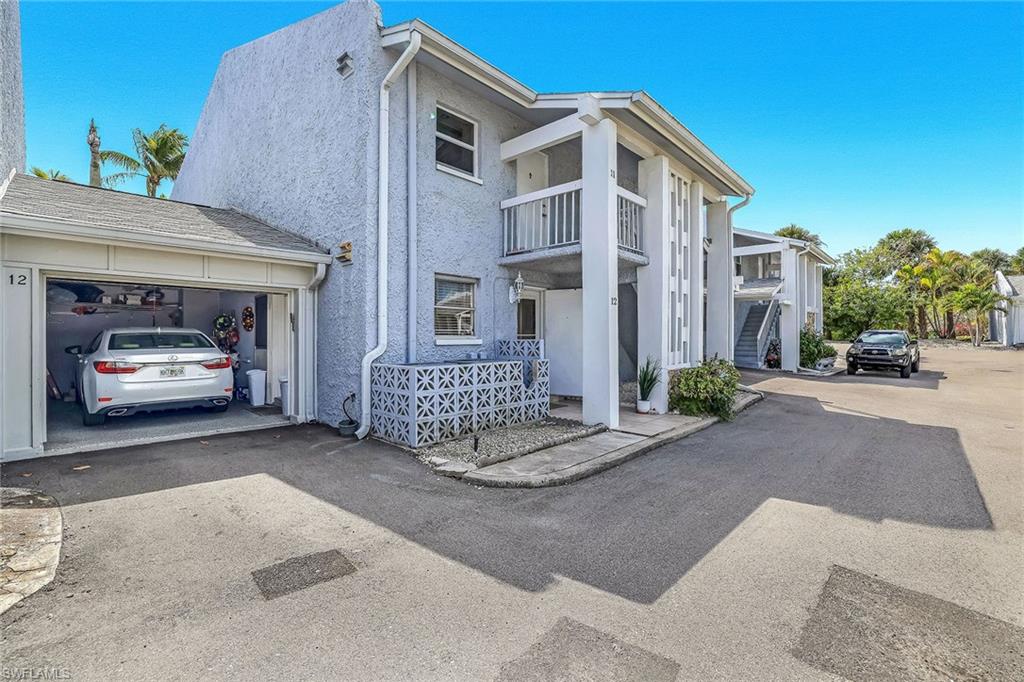 FOUR FOUNTAINS - Residential