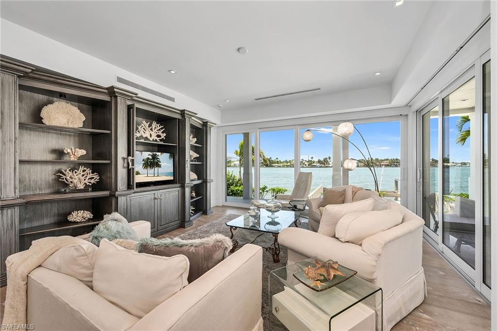 ROYAL HARBOR - Residential