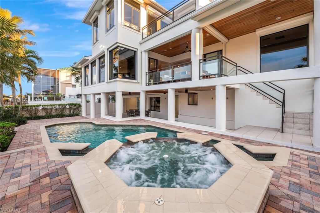 319 Lagoon AVE