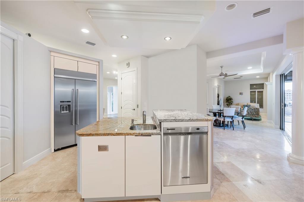 319 Lagoon AVE